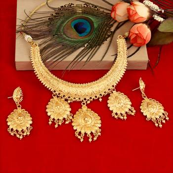 Gold mother of pearl jewellery 1