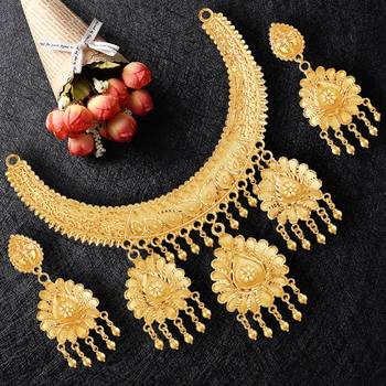Gold mother of pearl jewellery 2