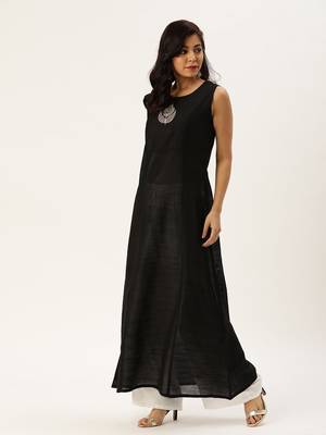 Women Black Solid A Line Kurta With Maroon Jacket 3