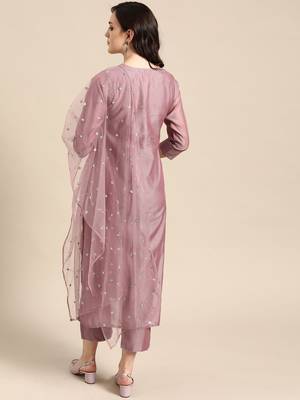 Women Mauve Zari Yoke Design Chanderi Silk Kurta With Trousers & Dupatta 3