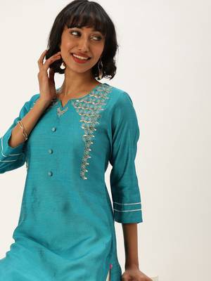 Women Blue Embroidered Straight Kurta 4
