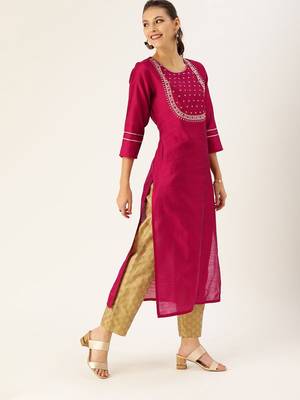 Women Magenta & White Embellished Straight Kurta 1