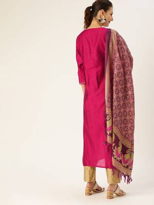 Women Magenta & Beige Embroidered Straight Kurta 3