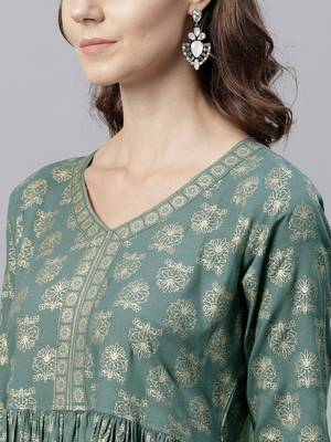 Women Green & Golden Printed Anarkali Kurta 4