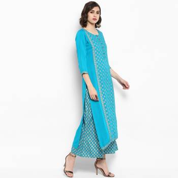 Women Blue & Golden Printed Straight Kurta 2