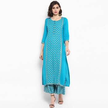 Women Blue & Golden Printed Straight Kurta 5