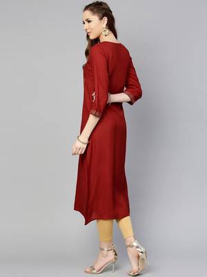Women Maroon Foil Print Yoke Design Straight Kurta 4