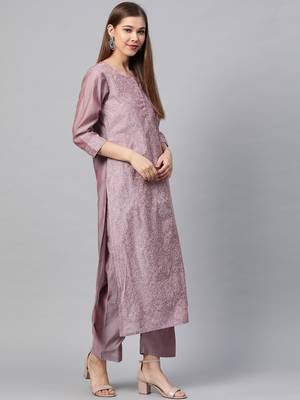 Women Mauve Printed Kurta With Trousers 1