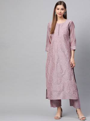 Women Mauve Printed Kurta With Trousers 4