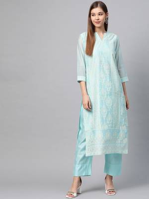 Women Blue & White Printed Kurta With Trousers 1