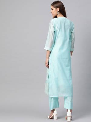 Women Blue & White Printed Kurta With Trousers 2
