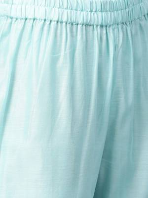 Women Blue & White Printed Kurta With Trousers 3
