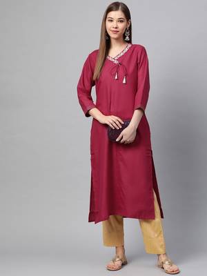 Women Magenta Embroidered Straight Kurta 1