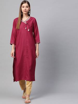 Women Magenta Embroidered Straight Kurta 5
