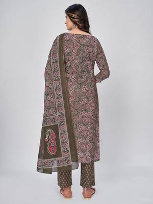 Women's Print & Pitan Work Straight Cotton Green Kurta With Pant & Dupatta 2