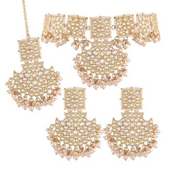 Traditional Pearl Kundan Studded Choker Jewellery Necklace Set with Maang Tikka for Women  1