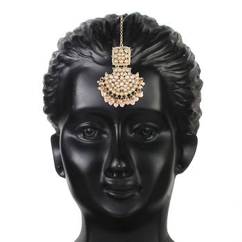 Traditional Pearl Kundan Studded Choker Jewellery Necklace Set with Maang Tikka for Women  3