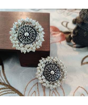 White Pearl Stud 2
