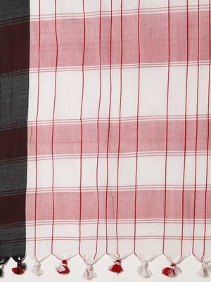 White & Red Handloom Checked Saree 4