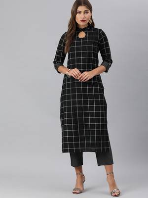 Black And White Woven Check Kurta With Trousers. 1