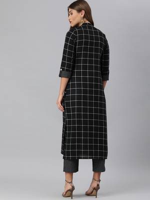Black And White Woven Check Kurta With Trousers. 2