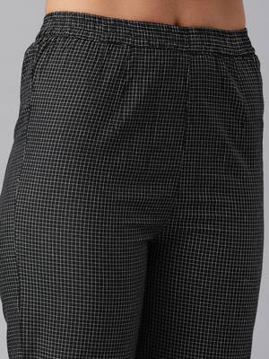 Black And White Woven Check Kurta With Trousers. 5