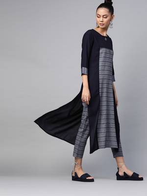 Blue And Grey Handloom Woven Straight Kurta With Woven Straight Trouser With Grey Silk Dupatta. 3