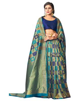 green woven silk blend saree with blouse 2