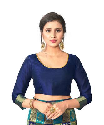 green woven silk blend saree with blouse 4