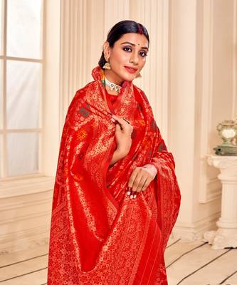 Red Soft WovenSilk Bandhani Saree 4