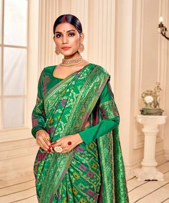 Green Soft Woven Silk Bandhani Saree 4