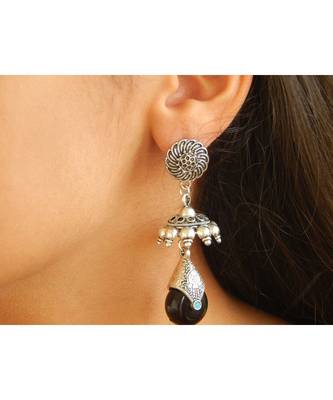 Black earrings 1