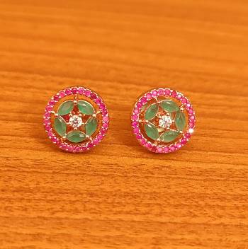 Multicolor studs 1