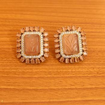 Multicolor studs 1