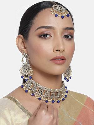 Traditional Kundan & Pearl Studded Choker Necklace Jewellery Set with Earrings & Maang Tikka For Women 2