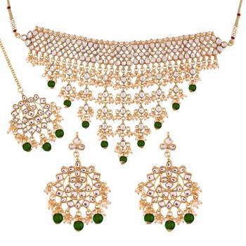 Traditional Kundan & Pearl Studded Choker Necklace Jewellery Set with Earrings & Maang Tikka For Women 1