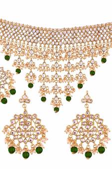 Traditional Kundan & Pearl Studded Choker Necklace Jewellery Set with Earrings & Maang Tikka For Women
