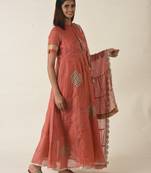 Hand embroidered pink kurta set