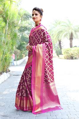 Purple Kanchipuram Handloom Weaving Silk Saree With Rich Contrast Zari Wooven Pallu & Contrast Barcode Blouse 2