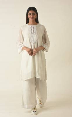 Ivory embroidered kurta set 1
