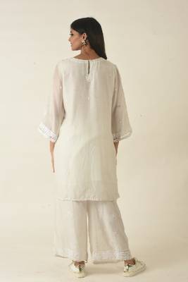 Ivory embroidered kurta set 2
