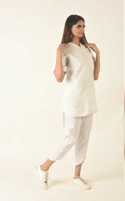 Khadi kurti pant with embroidery 1