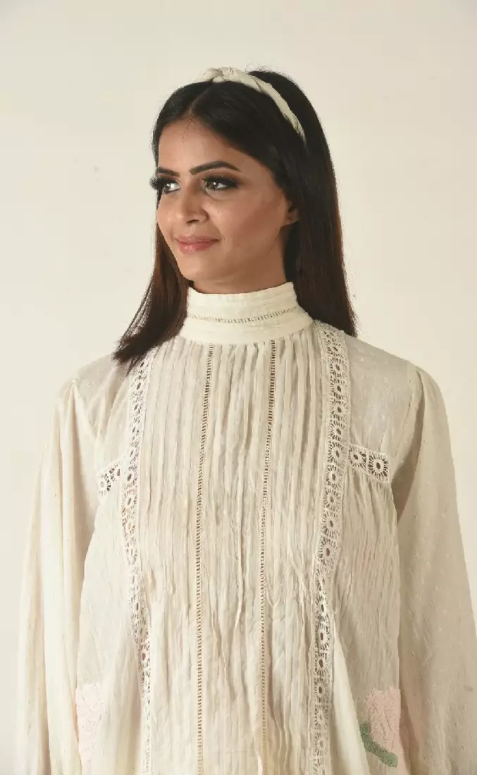White collar pintucked kurta set
