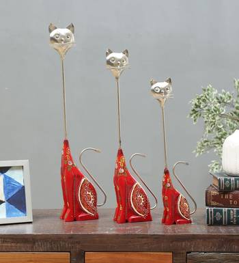 Cat Wood Figurine Set Of 3 1