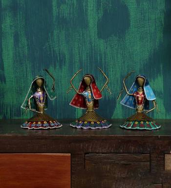 sitting Doll Mini Human Figurine, Set of 3 1