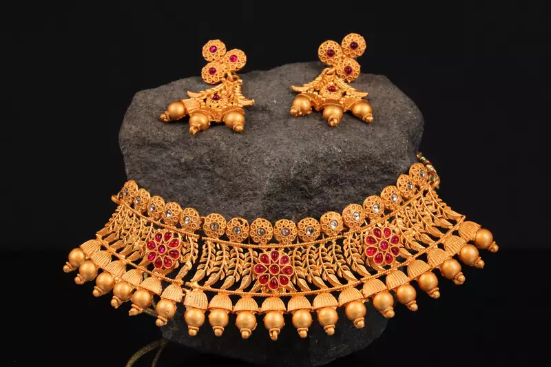 Green necklace-sets