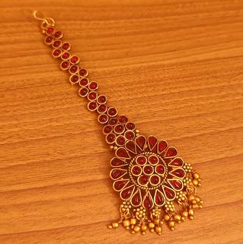 Red maang-tikka 1