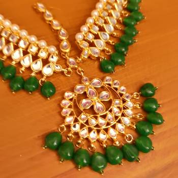 Green maang-tikka 2