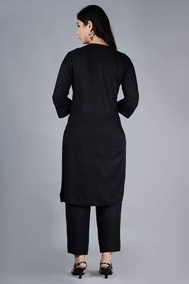 PeerShah Embroidered Kurta Set With Dupatta 2