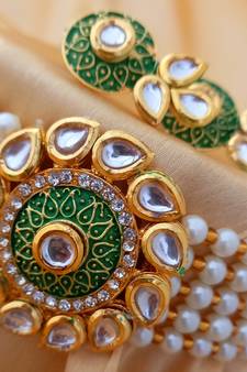 Green Meenakari Kundan Pearl Bandhai Chokar Jewellery set
